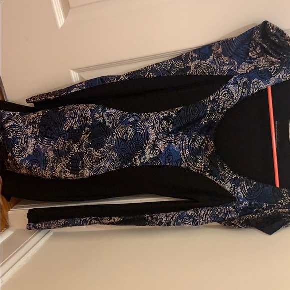 Fitted dress - Picture 2 of 3